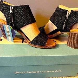 TOMS Women’s Majcut Block Heel Sandal, Black, Size 9